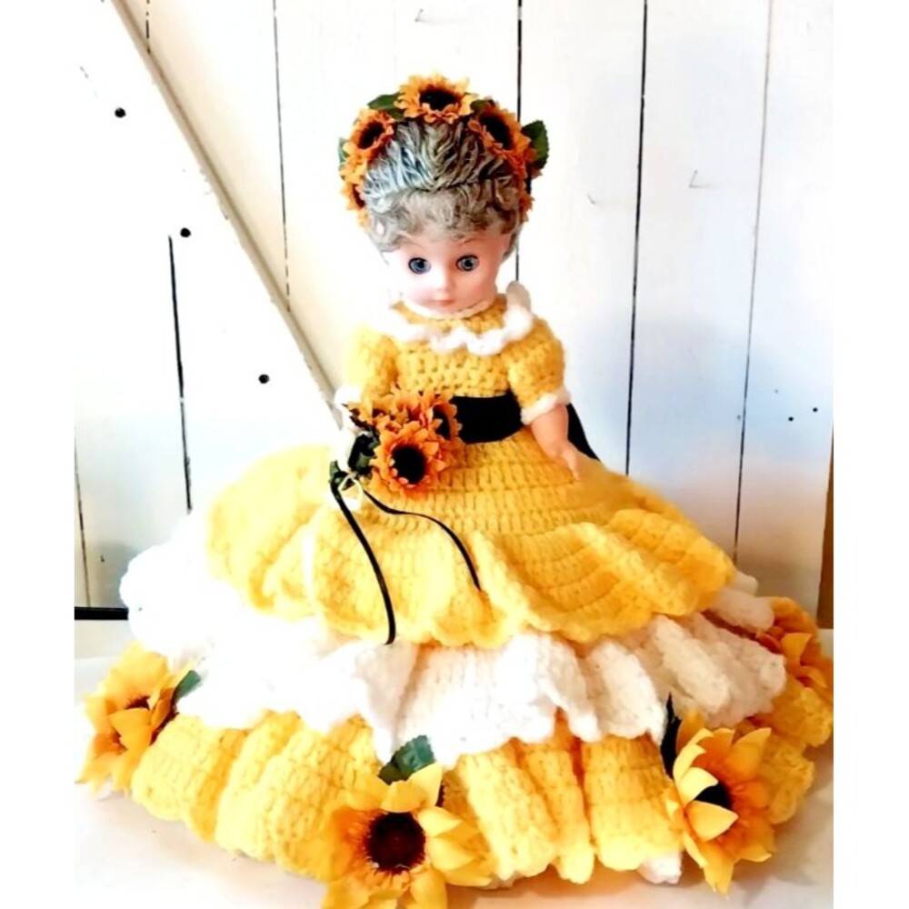 Vtg Crochet Doll Blue Eyed Yellow White Sunflowers 18" Wide 16" Tall Handmade